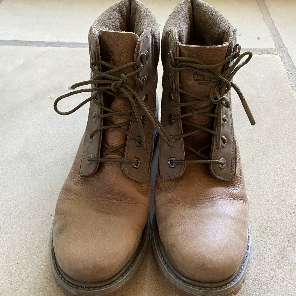 Timberland Women’s Classic Distressed Lace Up Boot - Picture 8 of 8